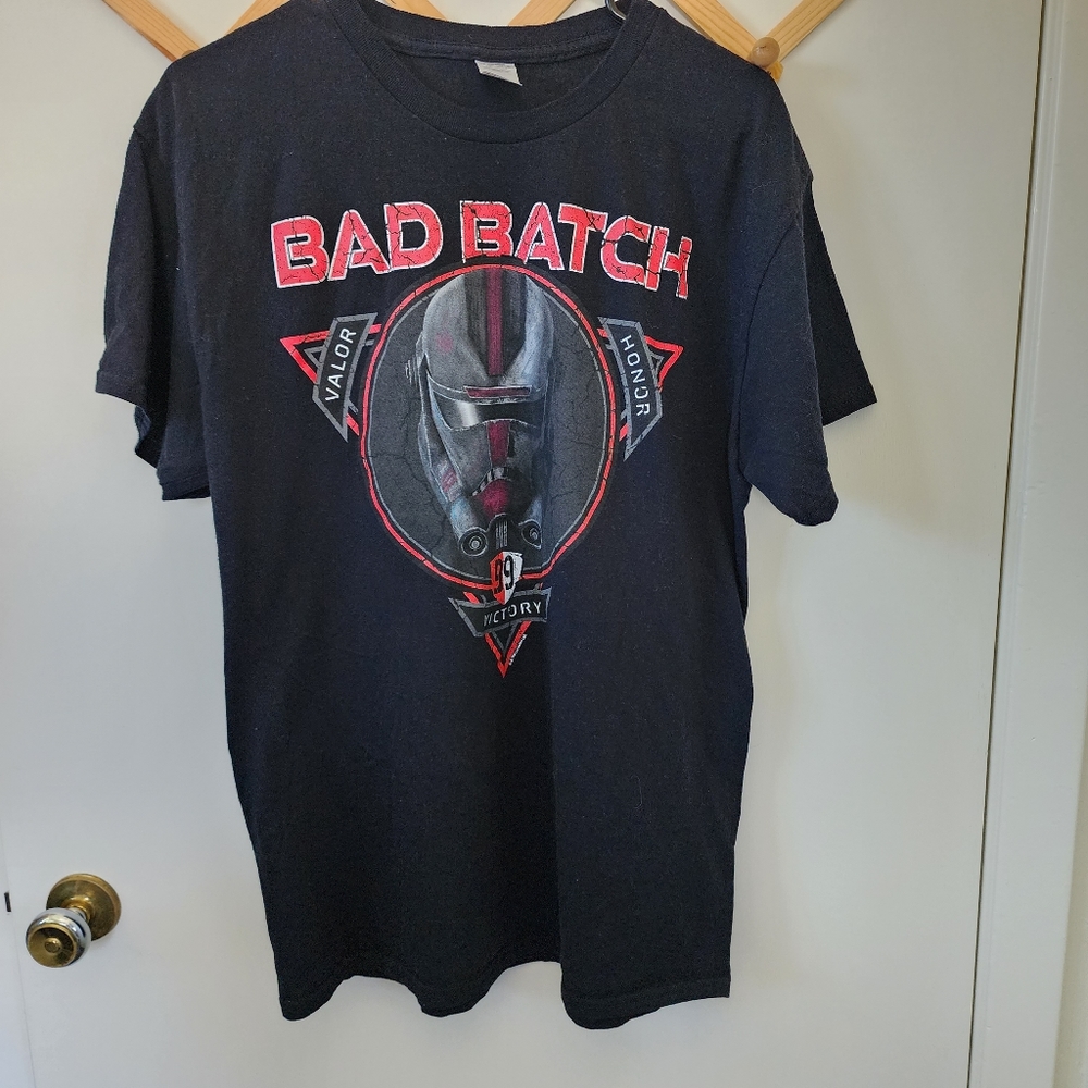 Clone Wars/Bad Batch L black and red shirt. Used good condition